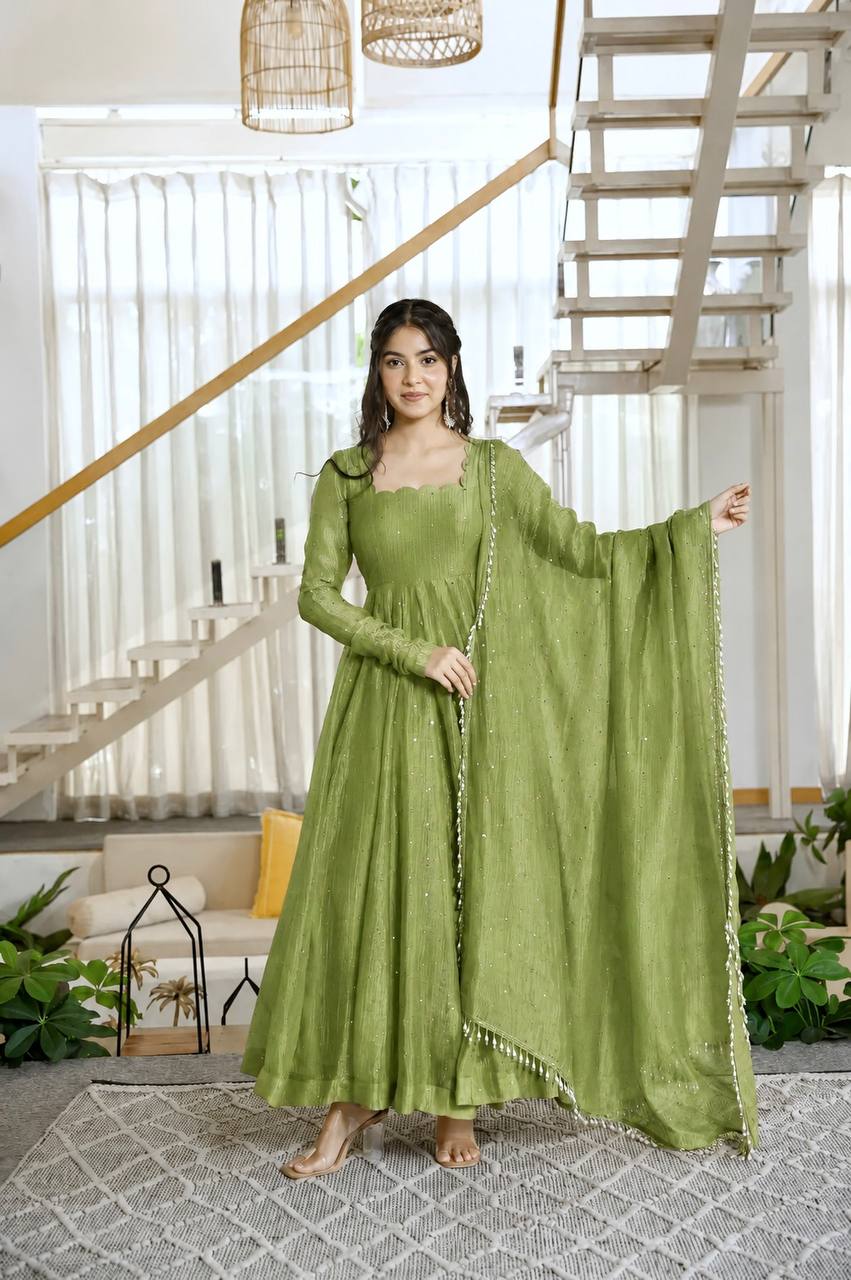 Designer Gown Set – Elegance Redefined