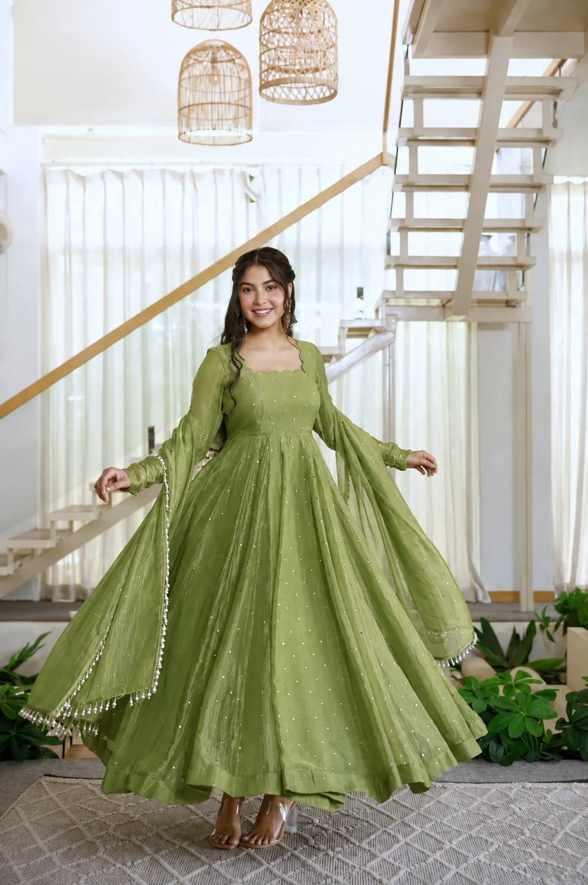 Designer Gown Set – Elegance Redefined