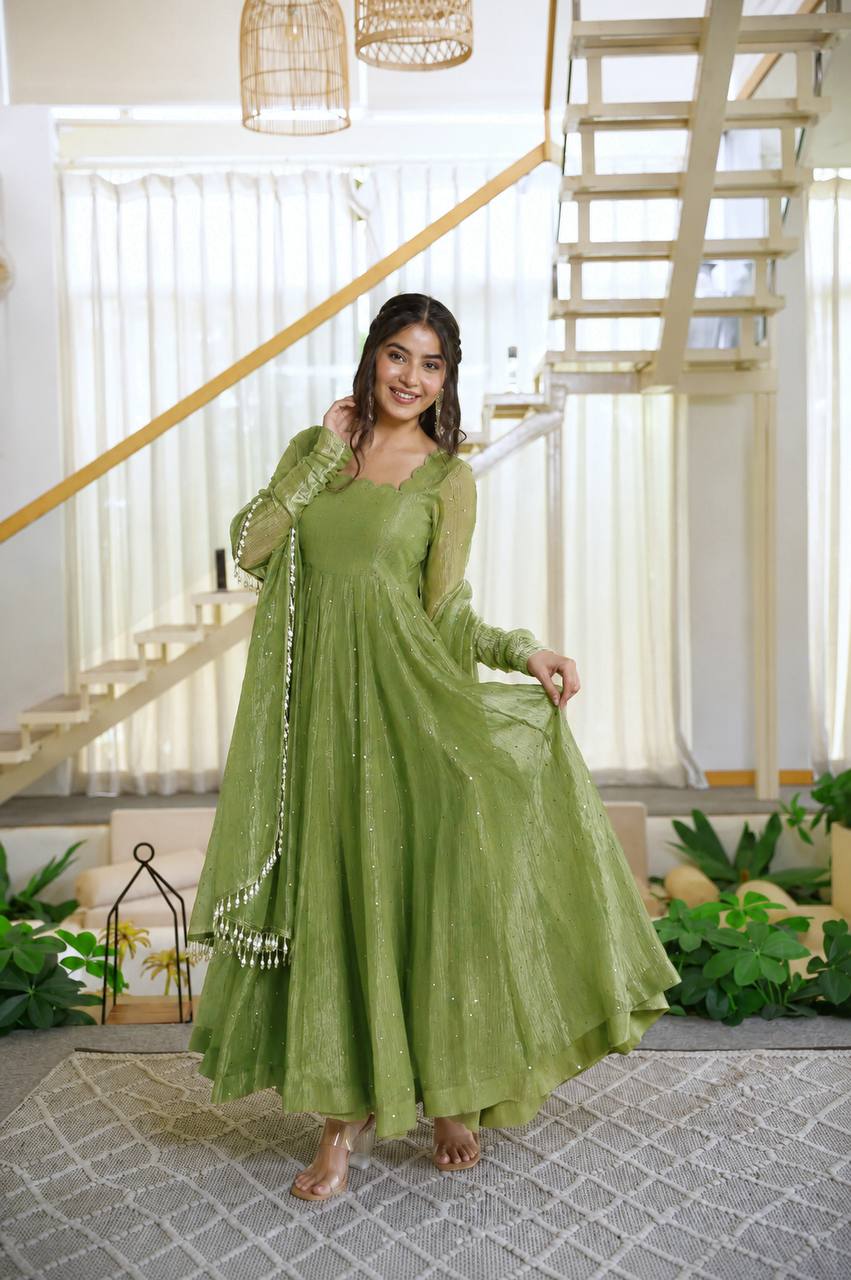 Designer Gown Set – Elegance Redefined