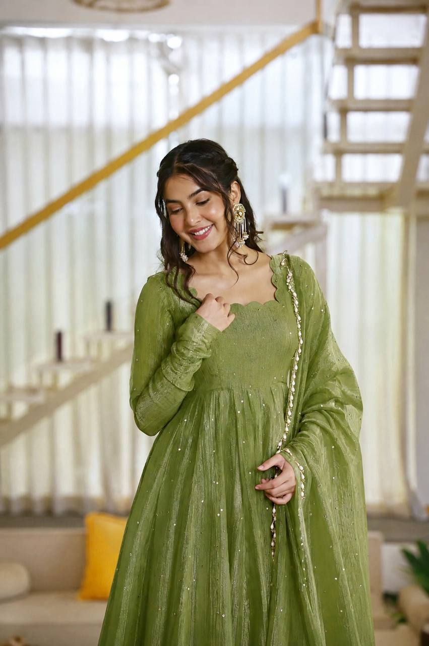 Designer Gown Set – Elegance Redefined