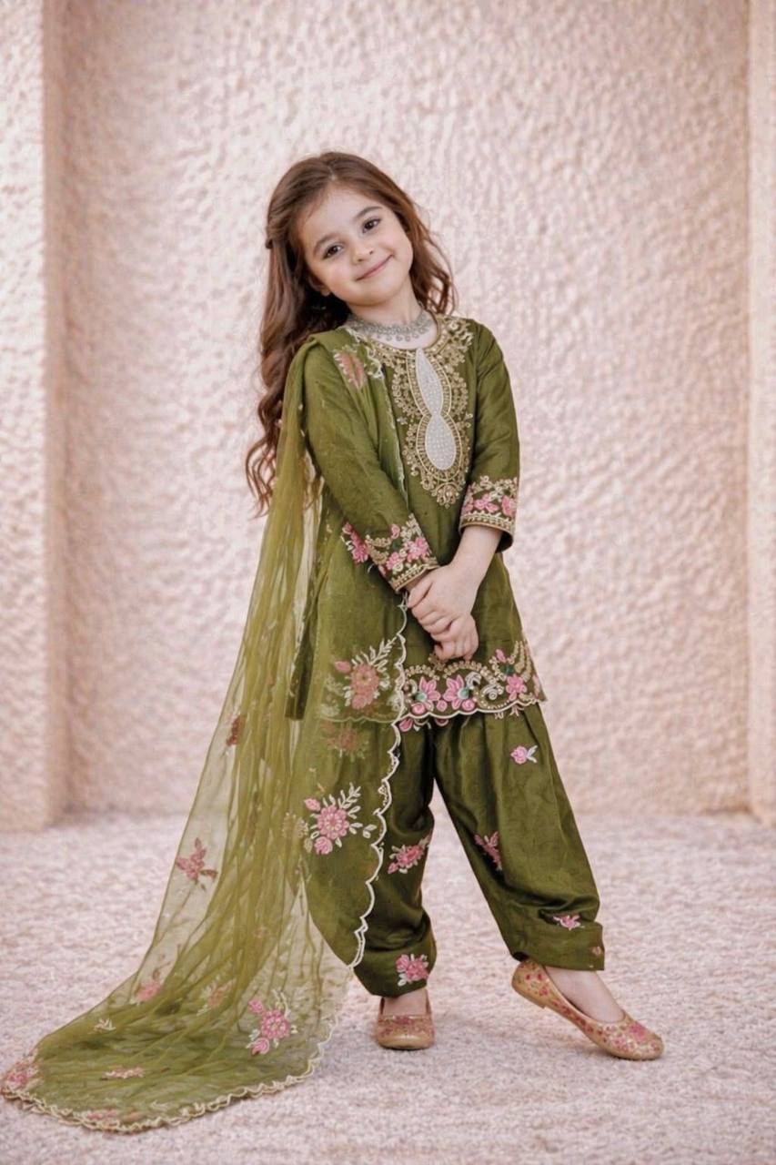 Girls Elegant Natural Crepe Embroidered Salwar Suit