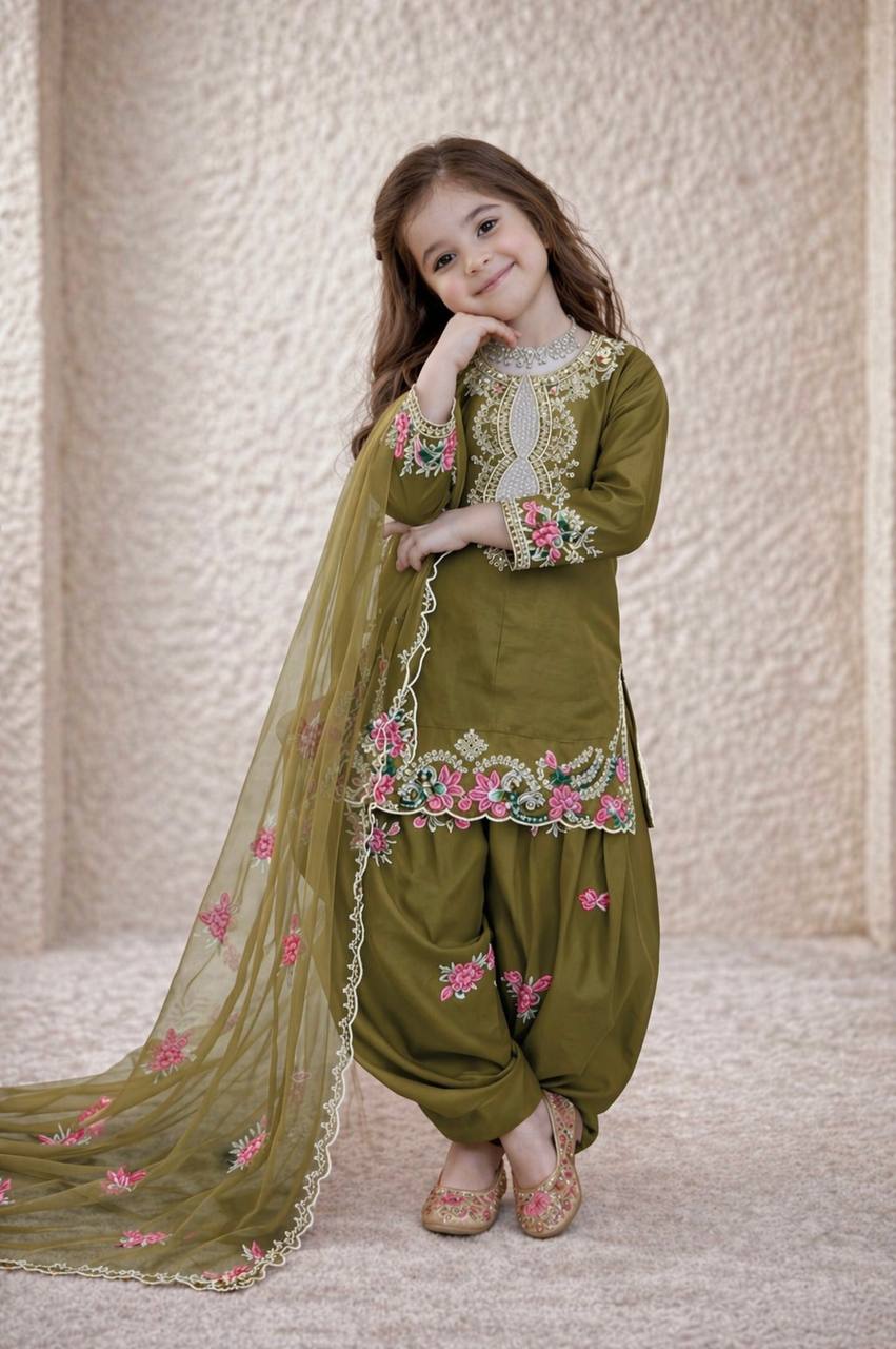 Girls Elegant Natural Crepe Embroidered Salwar Suit