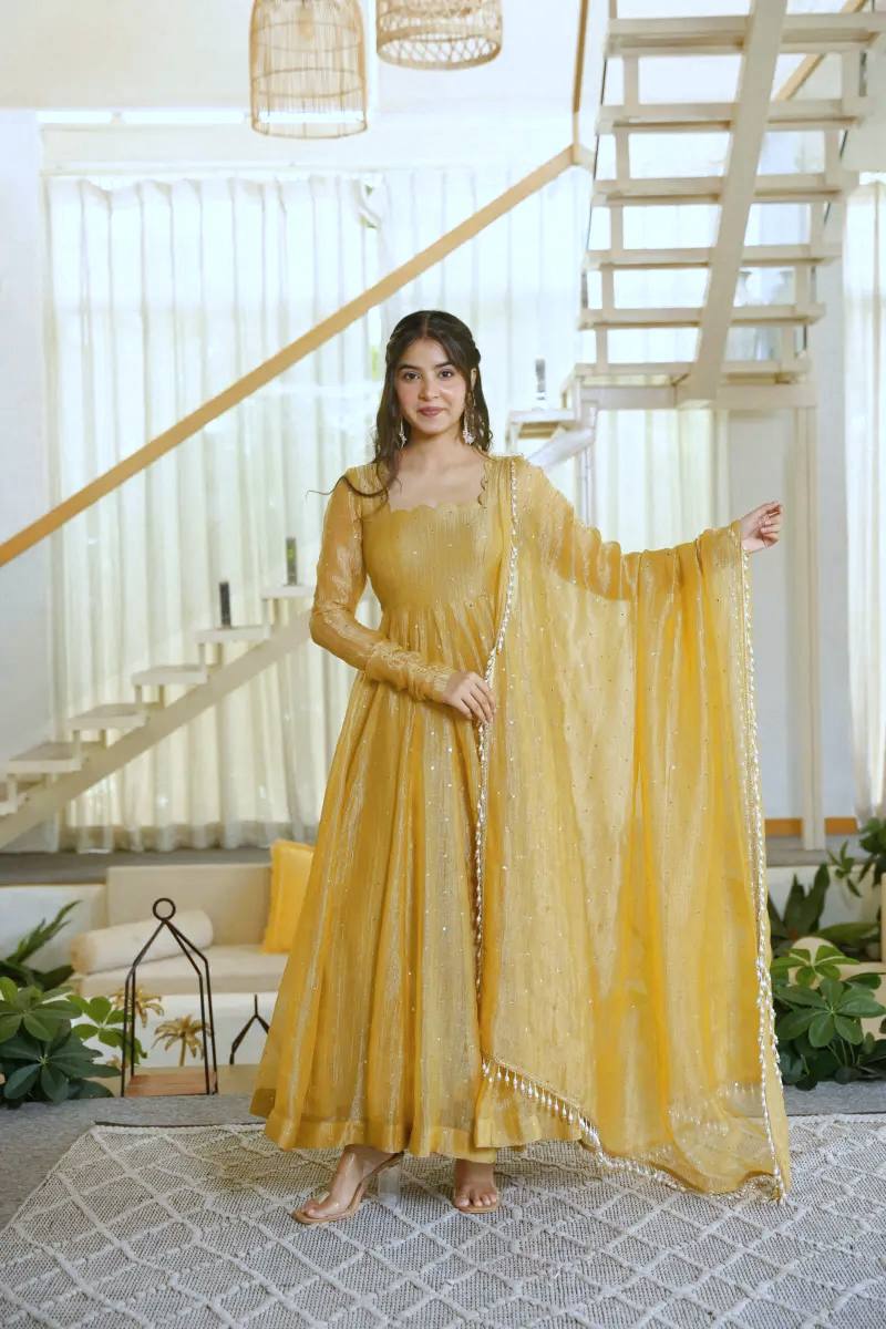 Designer Gown Set – Elegance Redefined