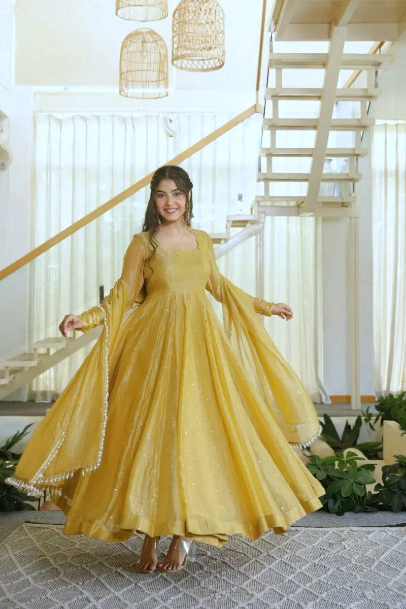 Designer Gown Set – Elegance Redefined