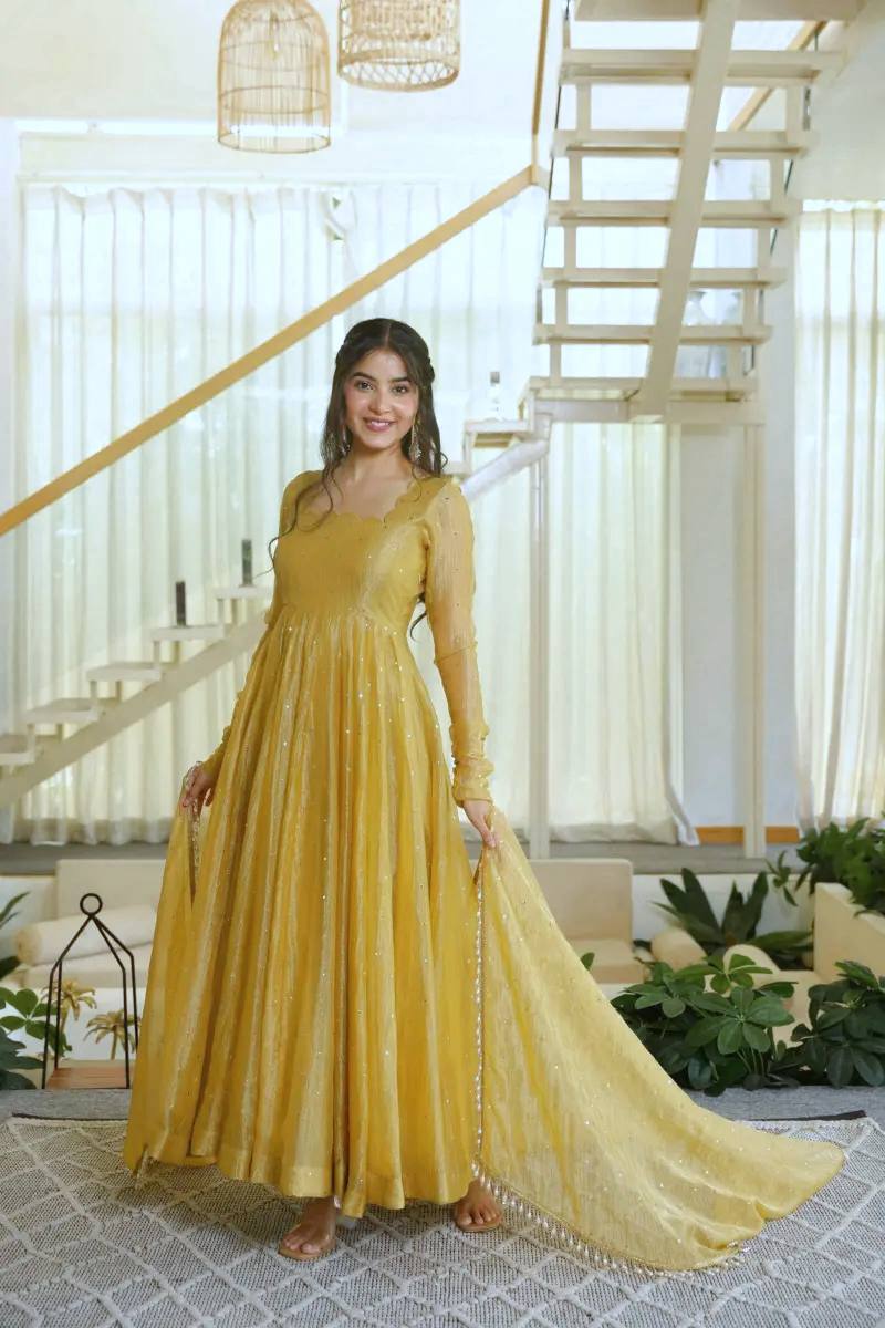 Designer Gown Set – Elegance Redefined