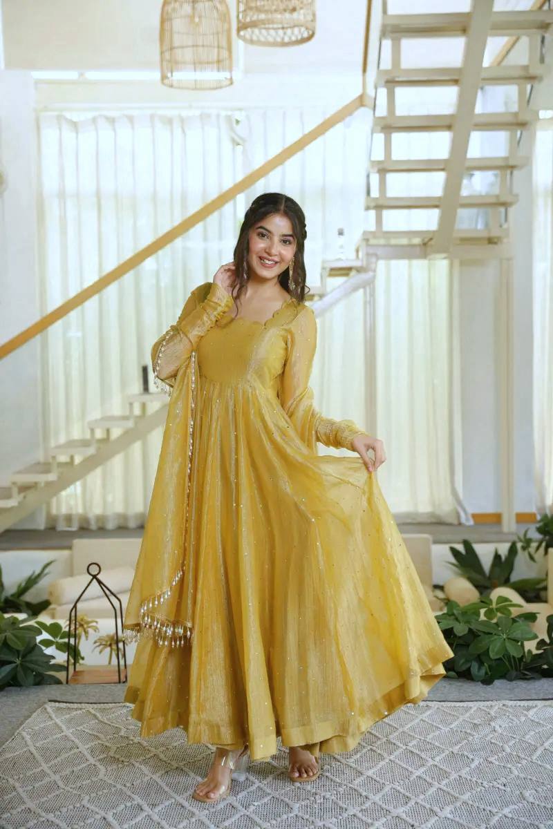 Designer Gown Set – Elegance Redefined